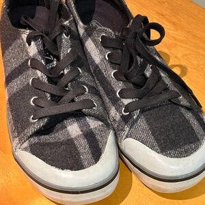 Keen Elsa plaid 7.5